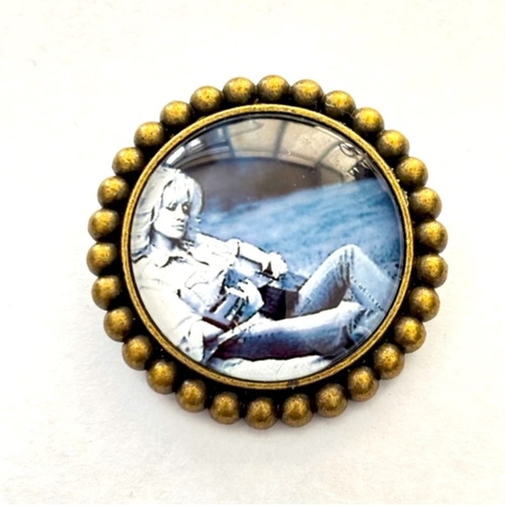 Dolly Parton Retro Brooch, NWT.